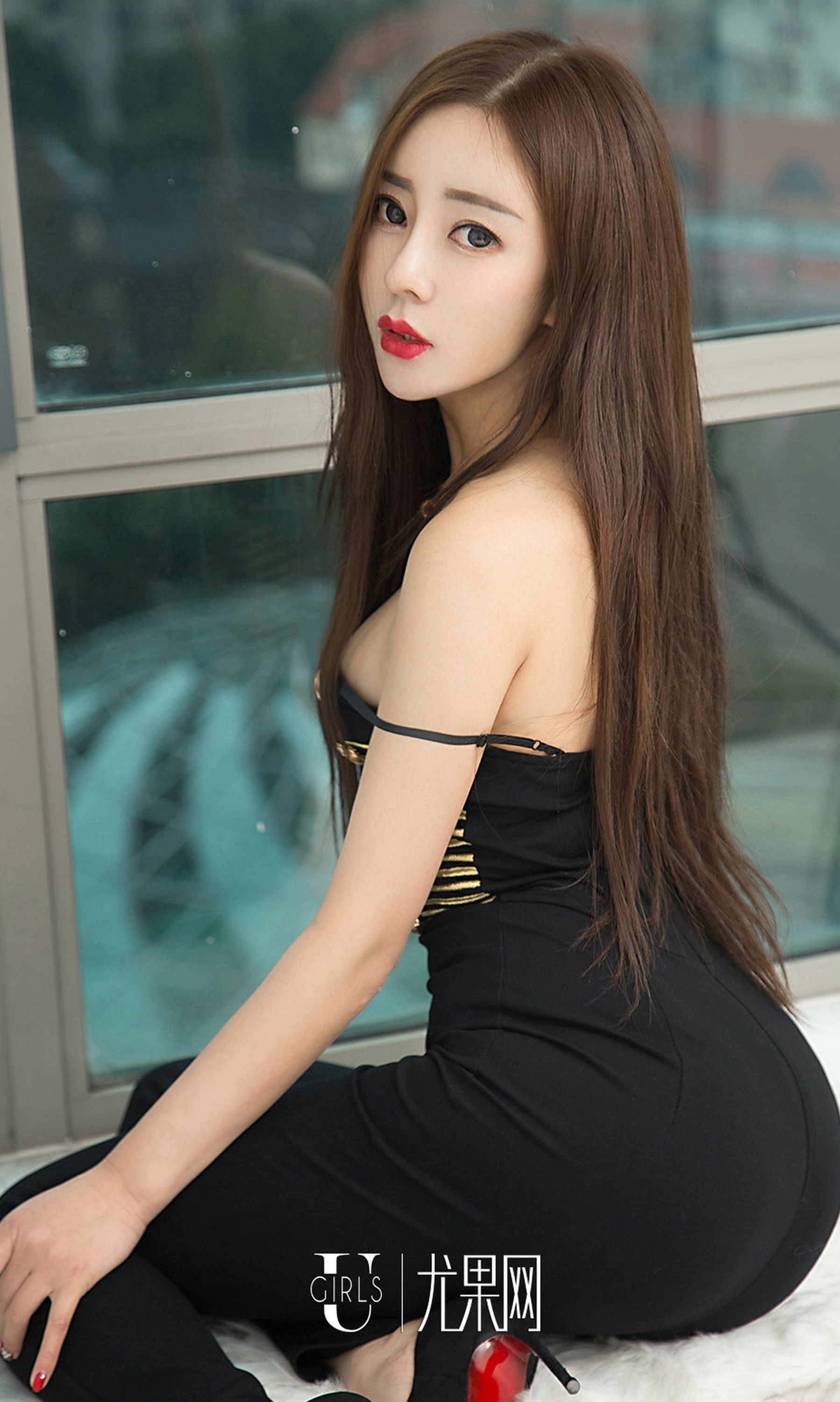 [Ugirls尤果网]爱尤物专辑 2019.03.19 No.1399 吴美溪 罗曼蒂克的吻